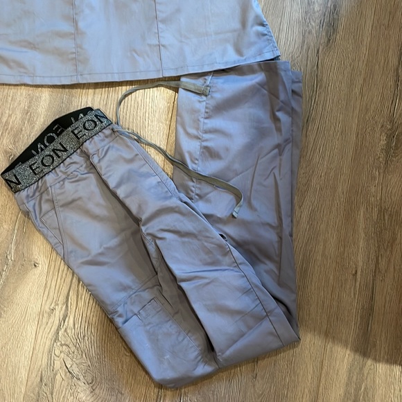 MAEVN scrubs set - Picture 3 of 5